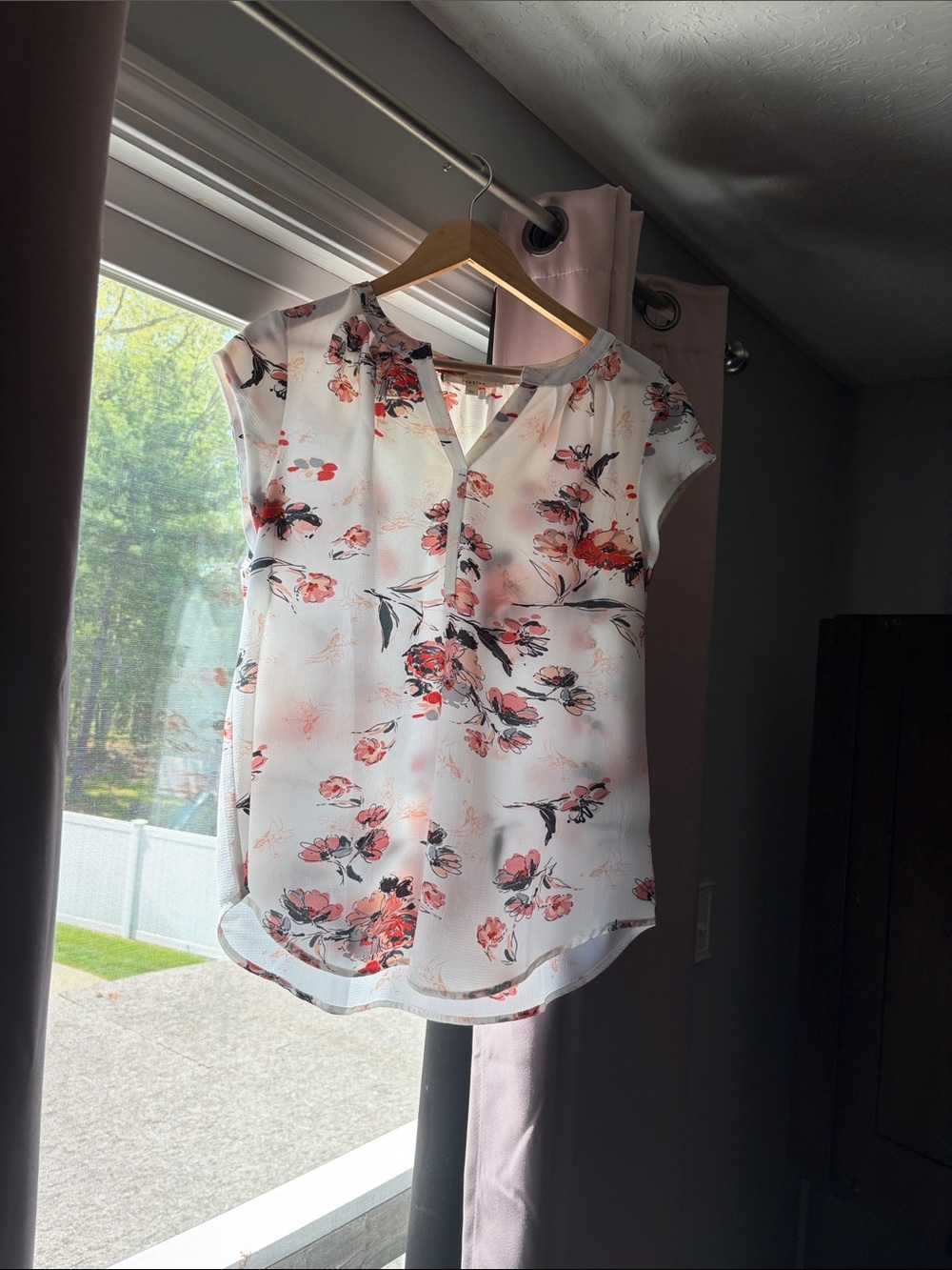 fun 2 fun White Floral Cap-Sleeve V-Neck Blouse with Pink Accents